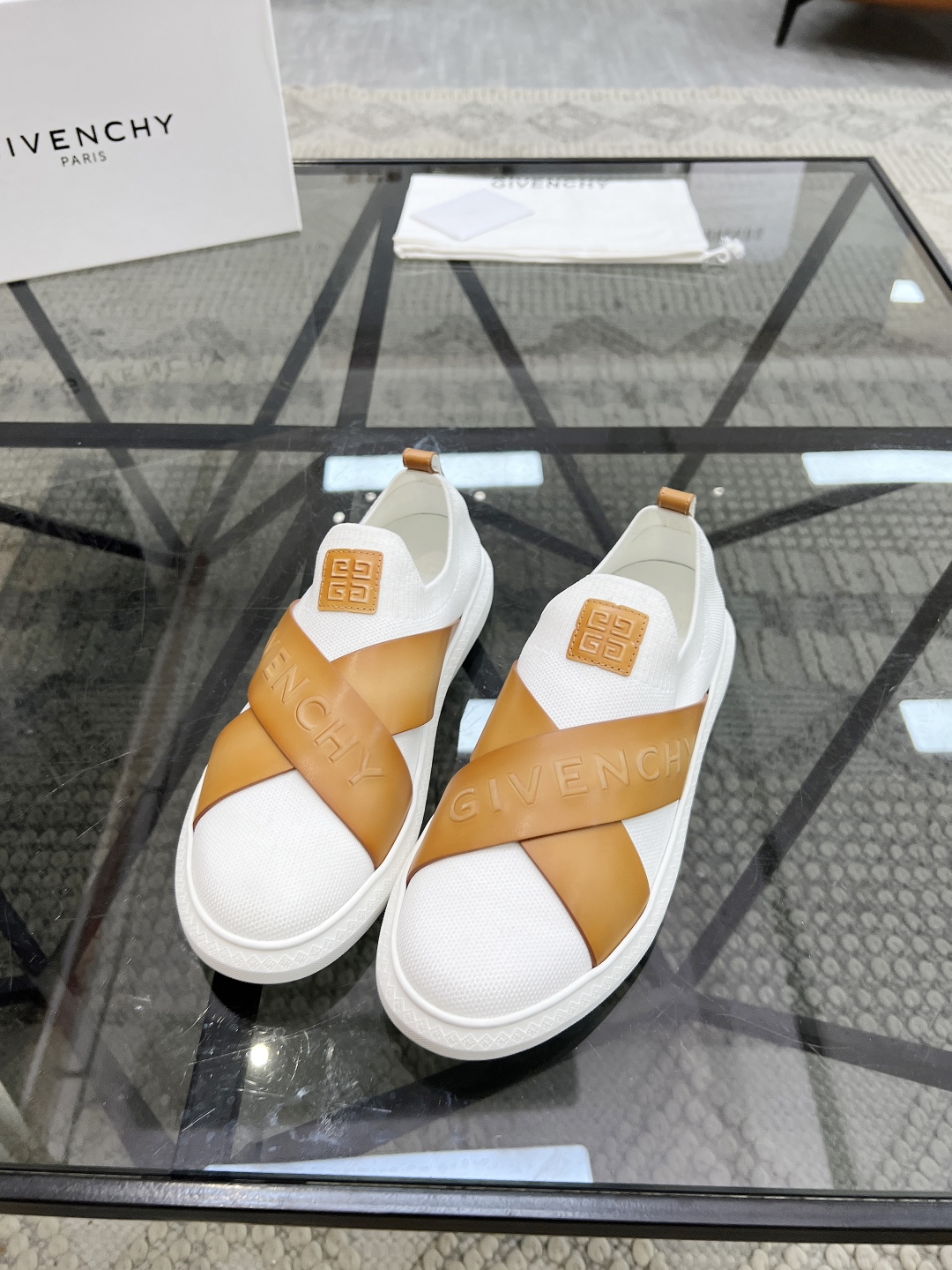  J 🔍顶级代购🇮🇹 纪 炸街男神新品专柜同步原厂配置，意大利进口定制牛皮搭配飞织面料，全鞋配件私模打造