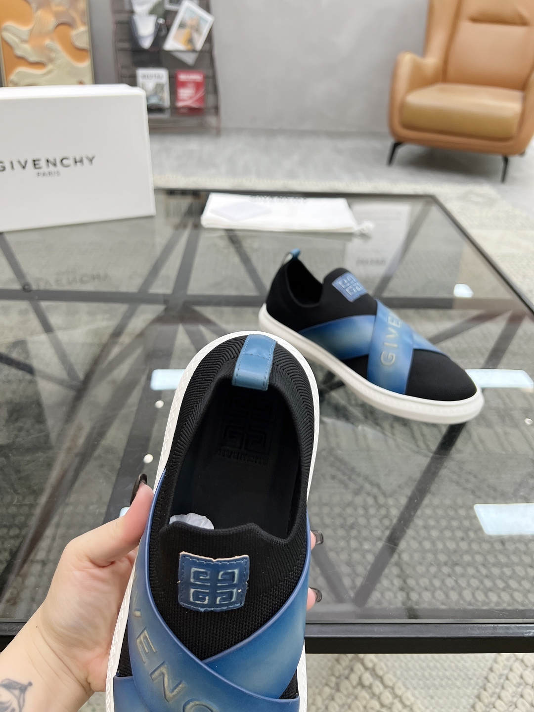  J 🔍顶级代购🇮🇹 纪 炸街男神新品专柜同步原厂配置，意大利进口定制牛皮搭配飞织面料，全鞋配件私模打造