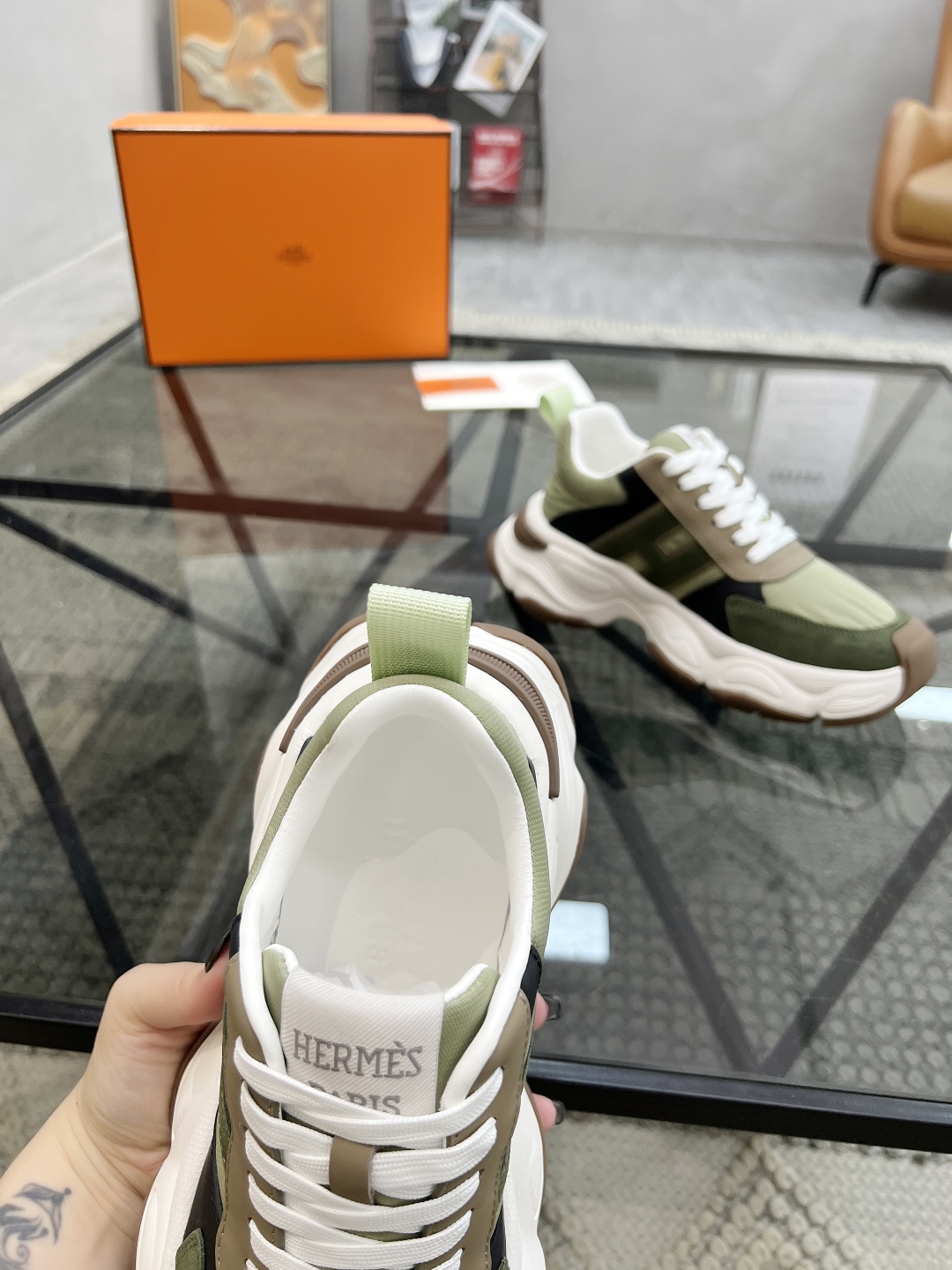  H 🔍顶级代购🇮🇹 爱 炸街男神新品来袭，超人气爆款专柜新款，原厂配置意大利进口牛皮搭配帆布面料，高品
