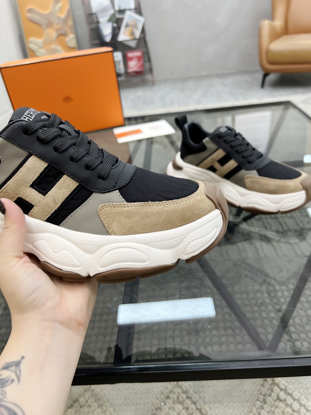  H 🔍顶级代购🇮🇹 爱 炸街男神新品来袭，超人气爆款专柜新款，原厂配置意大利进口牛皮搭配帆布面料，高品