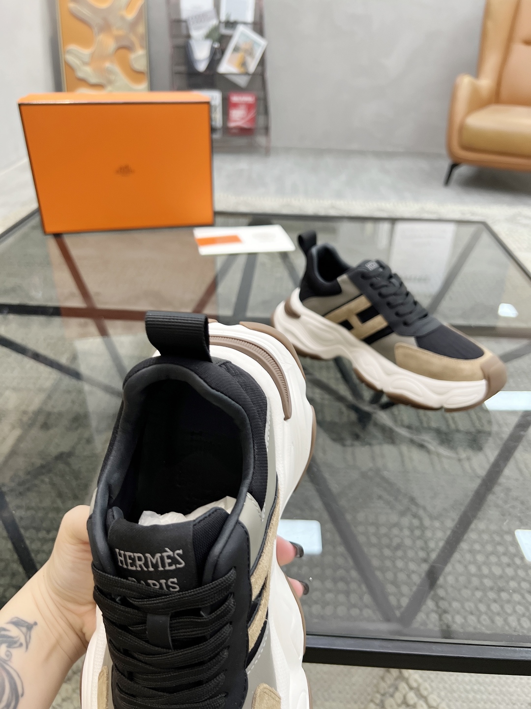  H 🔍顶级代购🇮🇹 爱 炸街男神新品来袭，超人气爆款专柜新款，原厂配置意大利进口牛皮搭配帆布面料，高品