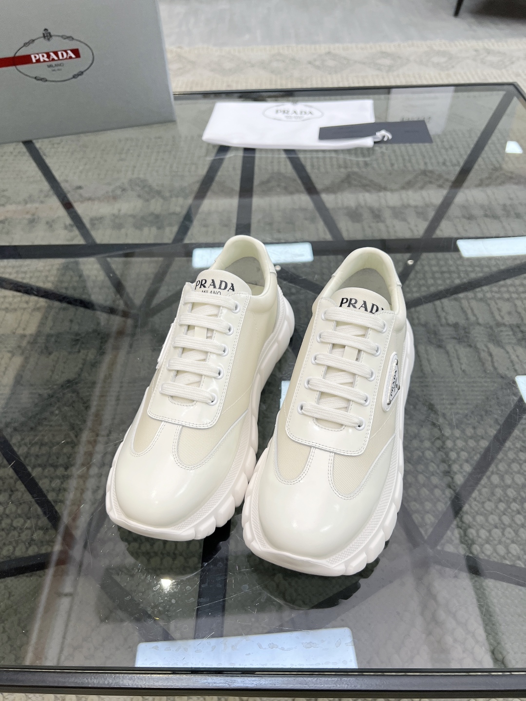  P 🔍顶级代购🇮🇹 普 炸街男神新品专柜同步原厂配置，意大利进口牛皮搭配帆布面料，全鞋配件私模打造，潮
