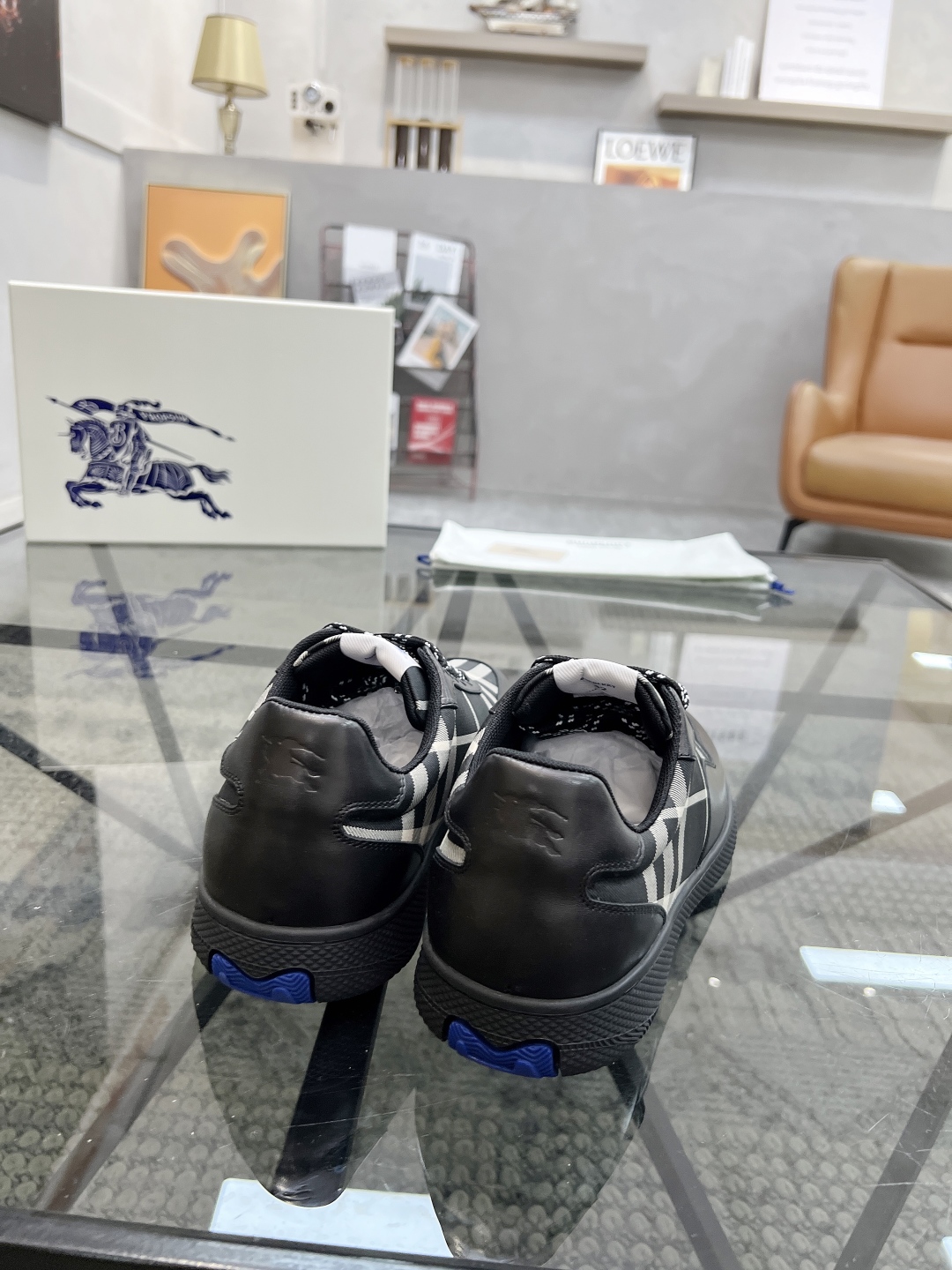  B 🔍顶级代购🇮🇹 巴 炸街男神新品来袭，超人气爆款专柜新款，原厂配置意大利进口牛皮搭配格子布面料，高
