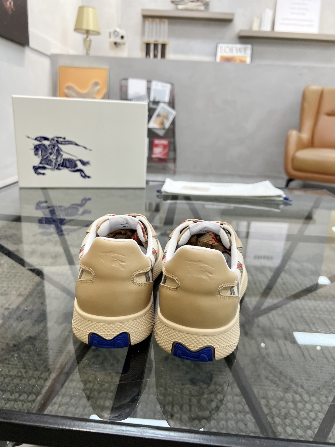  B 🔍顶级代购🇮🇹 巴 炸街男神新品来袭，超人气爆款专柜新款，原厂配置意大利进口牛皮搭配格子布面料，高