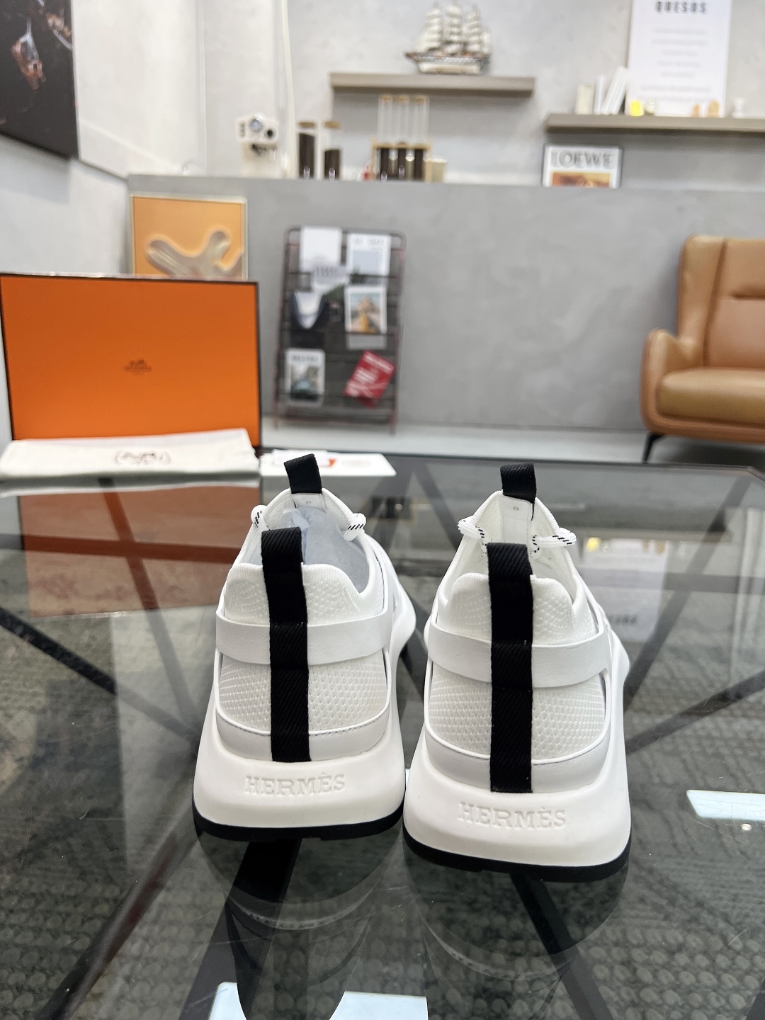  H 🔍顶级代购🇮🇹 爱 超人气男神运动鞋新品来袭专柜同步发售原厂配置，意大利进口原版牛皮搭配网布面料，