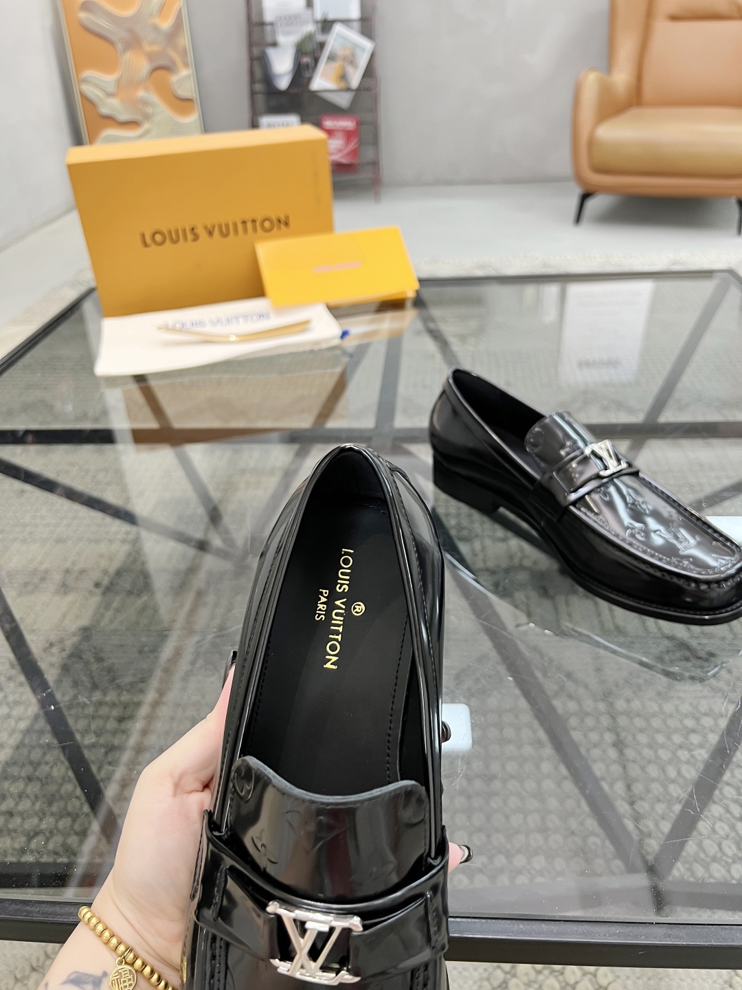  L 🔍顶级代购🇮🇹 路 炸街男神休闲皮鞋专柜同步发售原厂配置，意大利进口原版牛皮面料，柔软舒适进口水染