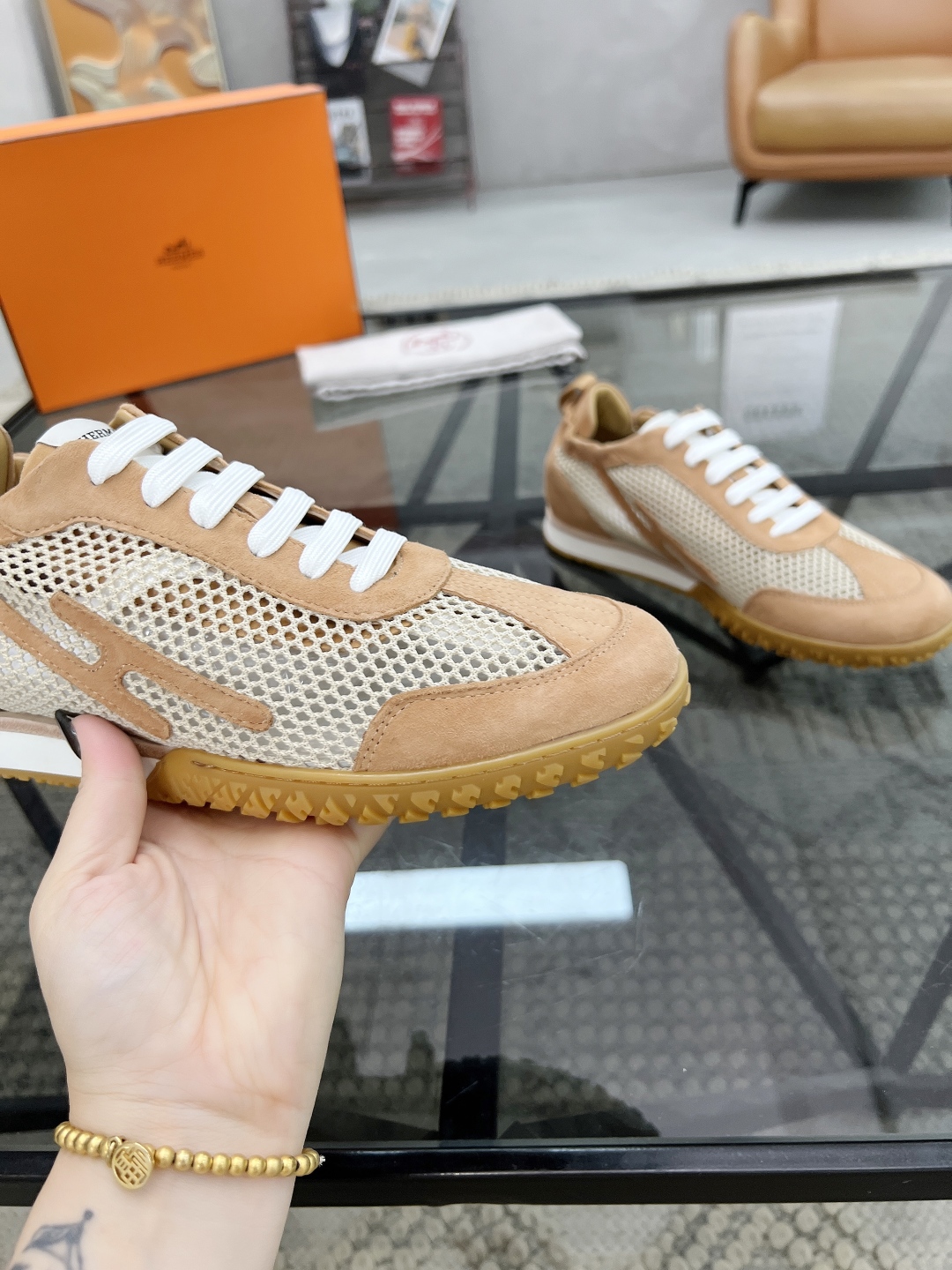  H 🔍顶级代购🇮🇹 爱 超人气男神运动鞋新品来袭专柜同步发售原厂配置，意大利进口原版牛皮搭网布面料，透