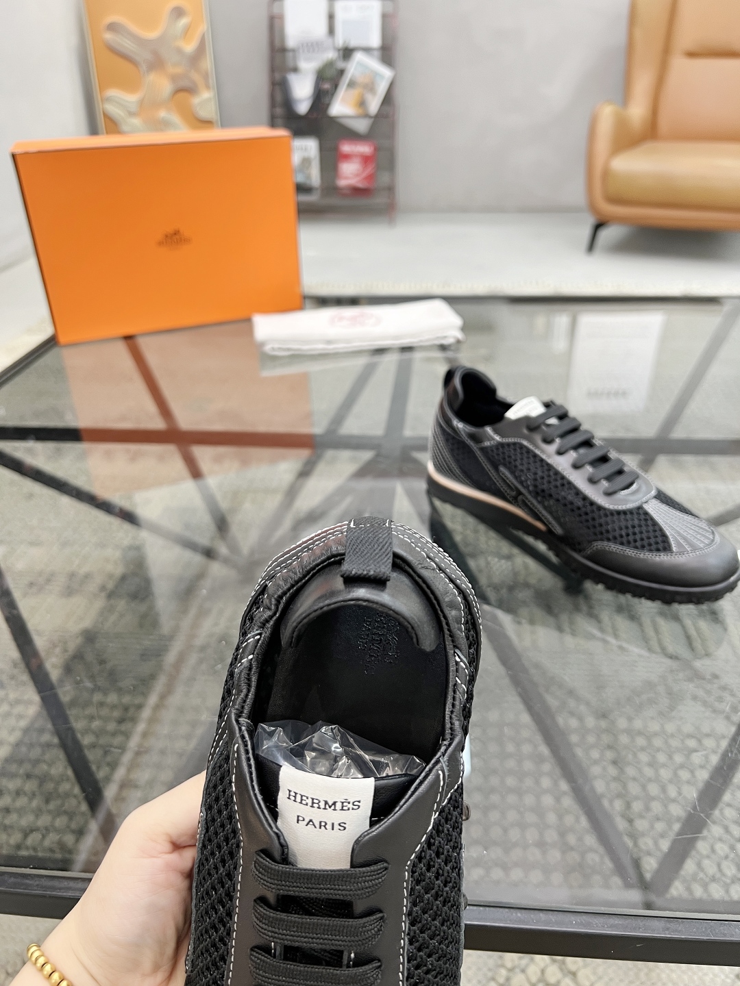  H 🔍顶级代购🇮🇹 爱 超人气男神运动鞋新品来袭专柜同步发售原厂配置，意大利进口原版牛皮搭网布面料，透