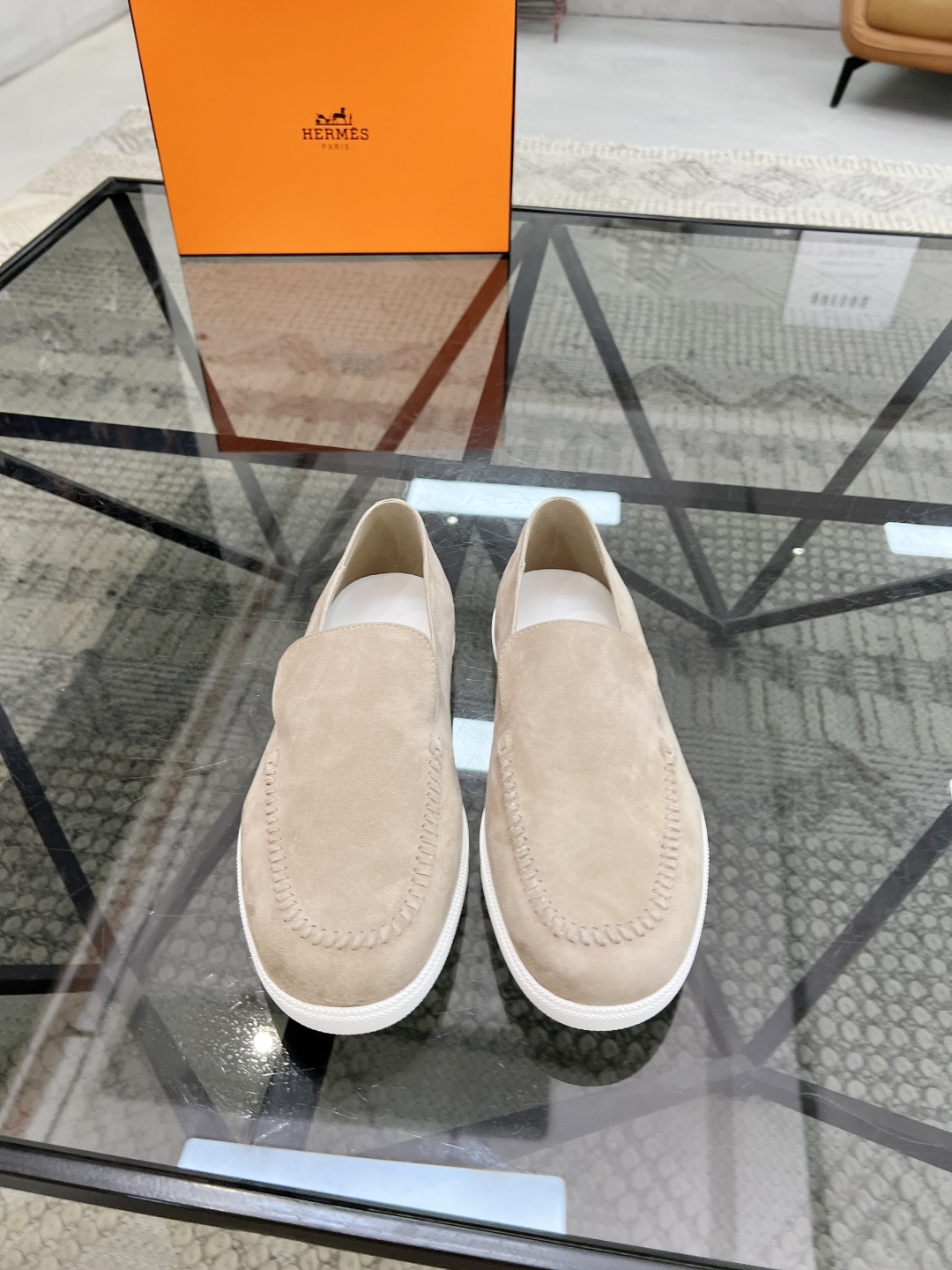  H 🔍顶级代购🇮🇹 爱 炸街男神套脚休闲鞋新品来袭专柜同步发售原厂配置，意大利进口原版牛皮面料，透气舒