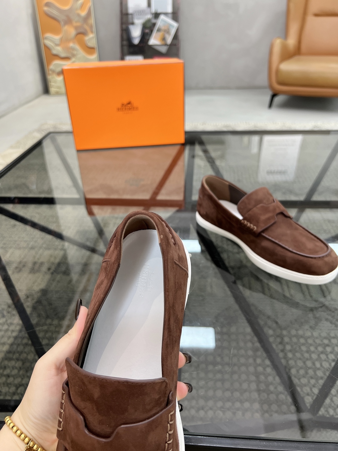  H 🔍顶级代购🇮🇹 爱 炸街男神套脚休闲鞋新品来袭专柜同步发售原厂配置，意大利进口原版牛皮面料，透气舒