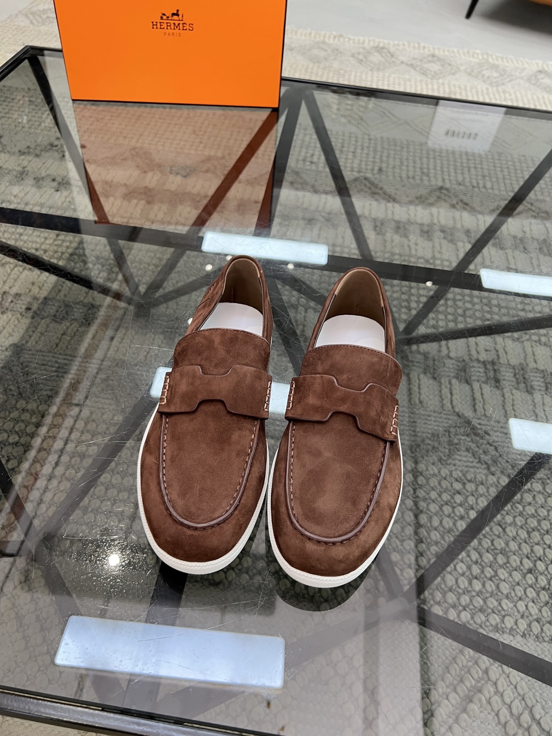  H 🔍顶级代购🇮🇹 爱 炸街男神套脚休闲鞋新品来袭专柜同步发售原厂配置，意大利进口原版牛皮面料，透气舒