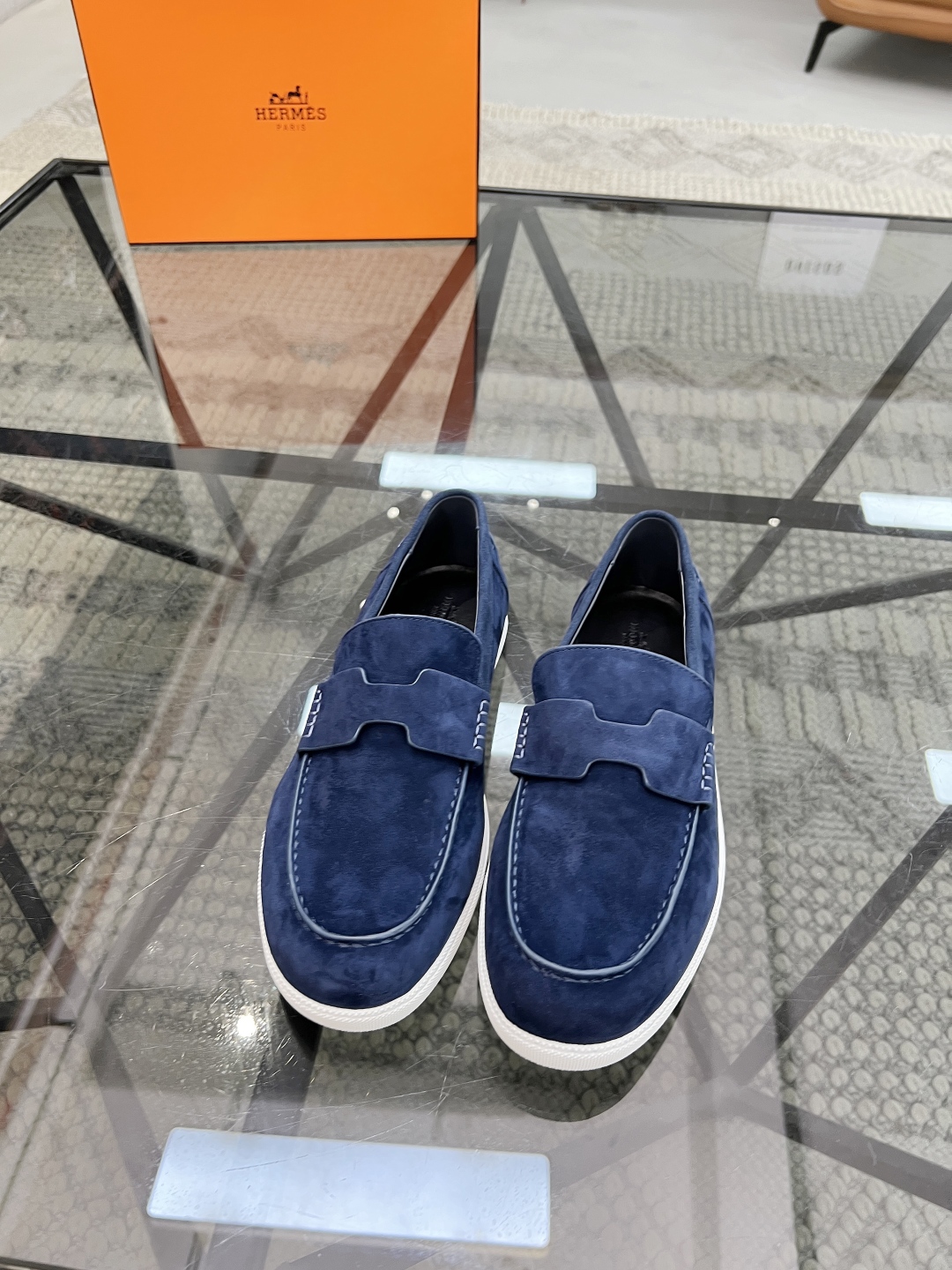  H 🔍顶级代购🇮🇹 爱 炸街男神套脚休闲鞋新品来袭专柜同步发售原厂配置，意大利进口原版牛皮面料，透气舒
