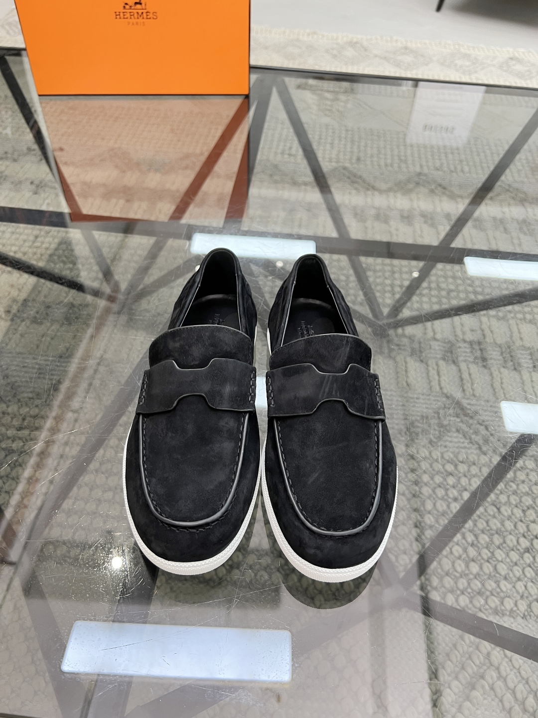  H 🔍顶级代购🇮🇹 爱 炸街男神套脚休闲鞋新品来袭专柜同步发售原厂配置，意大利进口原版牛皮面料，透气舒