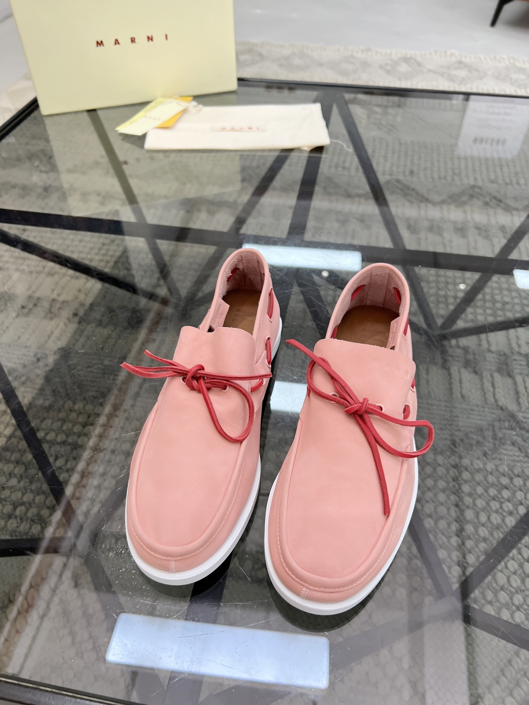  M 🔍顶级代购🇮🇹 MA 炸街情侣款👫爆款运动板鞋专柜同步，鞋面意大利进口牛皮面料，高品质拼接复杂工艺