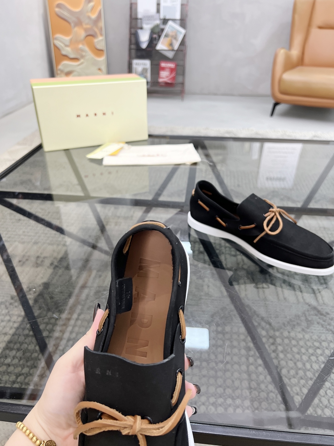  M 🔍顶级代购🇮🇹 MA 炸街情侣款👫爆款运动板鞋专柜同步，鞋面意大利进口牛皮面料，高品质拼接复杂工艺