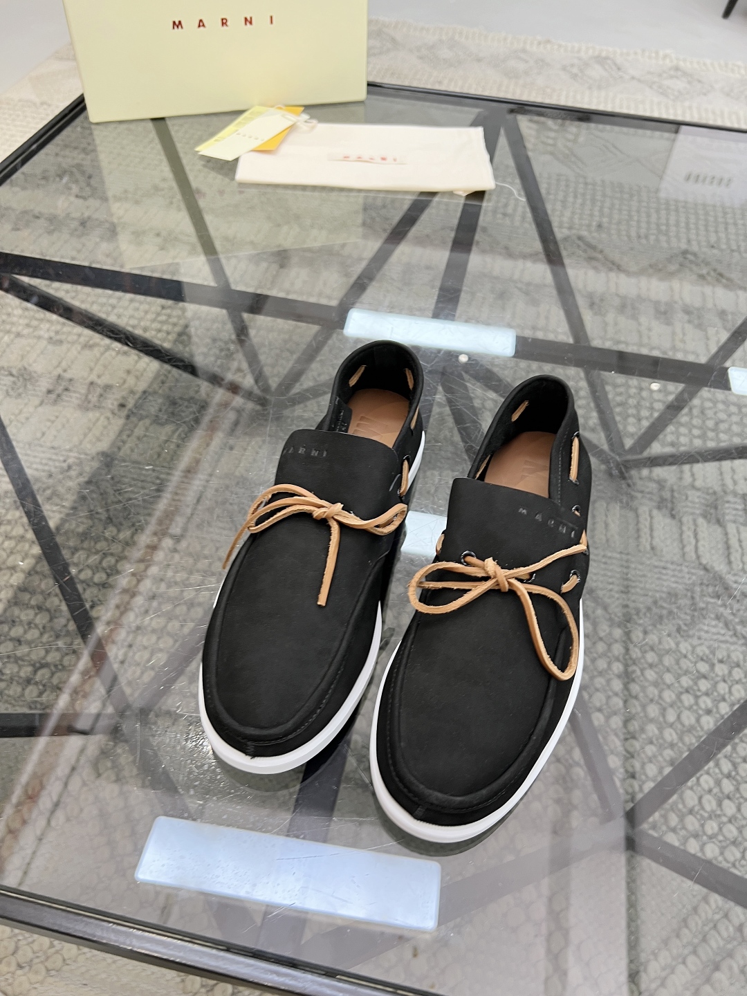  M 🔍顶级代购🇮🇹 MA 炸街情侣款👫爆款运动板鞋专柜同步，鞋面意大利进口牛皮面料，高品质拼接复杂工艺