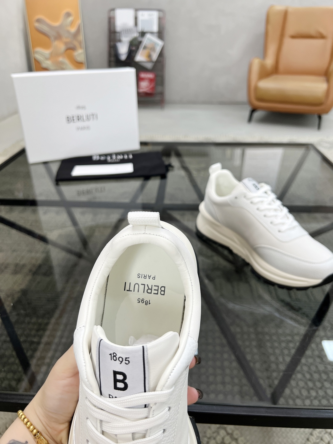  B 🔍顶级代购🇮🇹 布鲁 炸街男神运动鞋新品来袭 专柜同步发售原厂配置，意大利进口原版牛皮面料，高品质