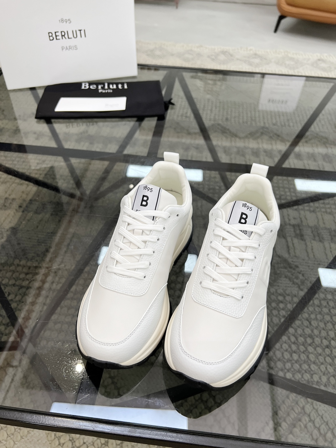 B 🔍顶级代购🇮🇹 布鲁 炸街男神运动鞋新品来袭 专柜同步发售原厂配置，意大利进口原版牛皮面料，高品质