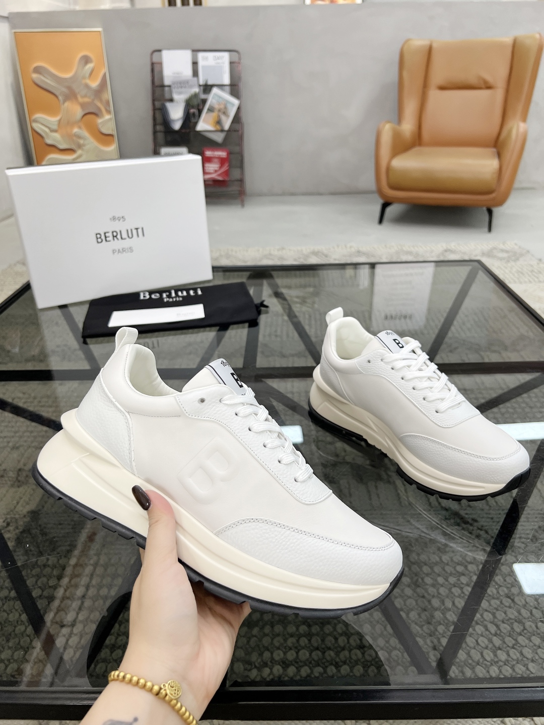  B 🔍顶级代购🇮🇹 布鲁 炸街男神运动鞋新品来袭 专柜同步发售原厂配置，意大利进口原版牛皮面料，高品质