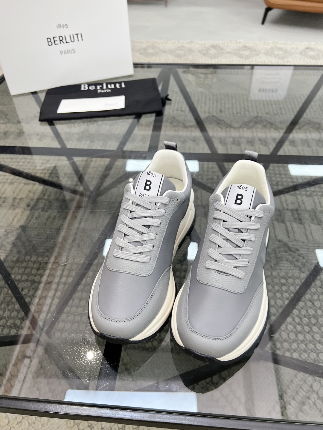  B 🔍顶级代购🇮🇹 布鲁 炸街男神运动鞋新品来袭 专柜同步发售原厂配置，意大利进口原版牛皮面料，高品质