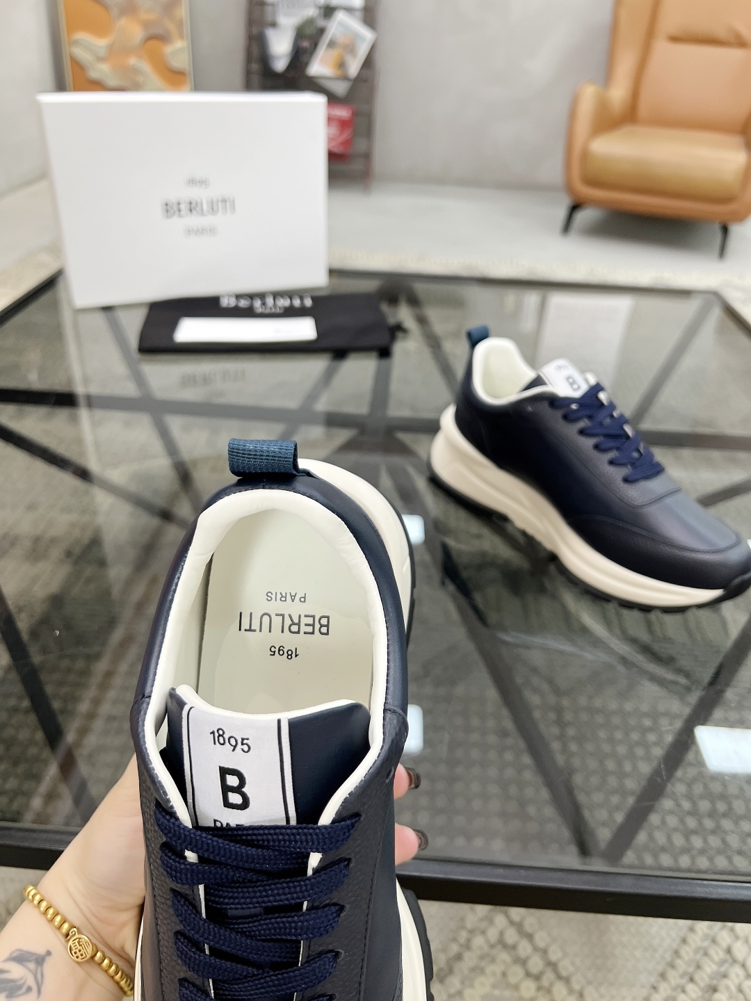  B 🔍顶级代购🇮🇹 布鲁 炸街男神运动鞋新品来袭 专柜同步发售原厂配置，意大利进口原版牛皮面料，高品质