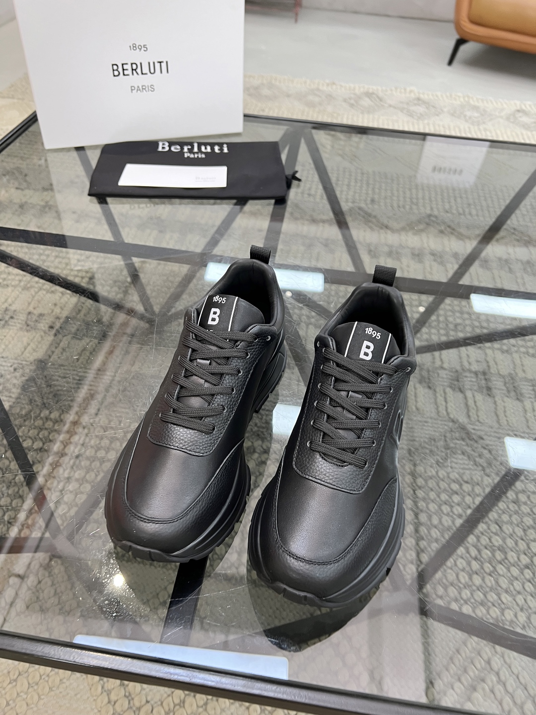  B 🔍顶级代购🇮🇹 布鲁 炸街男神运动鞋新品来袭 专柜同步发售原厂配置，意大利进口原版牛皮面料，高品质