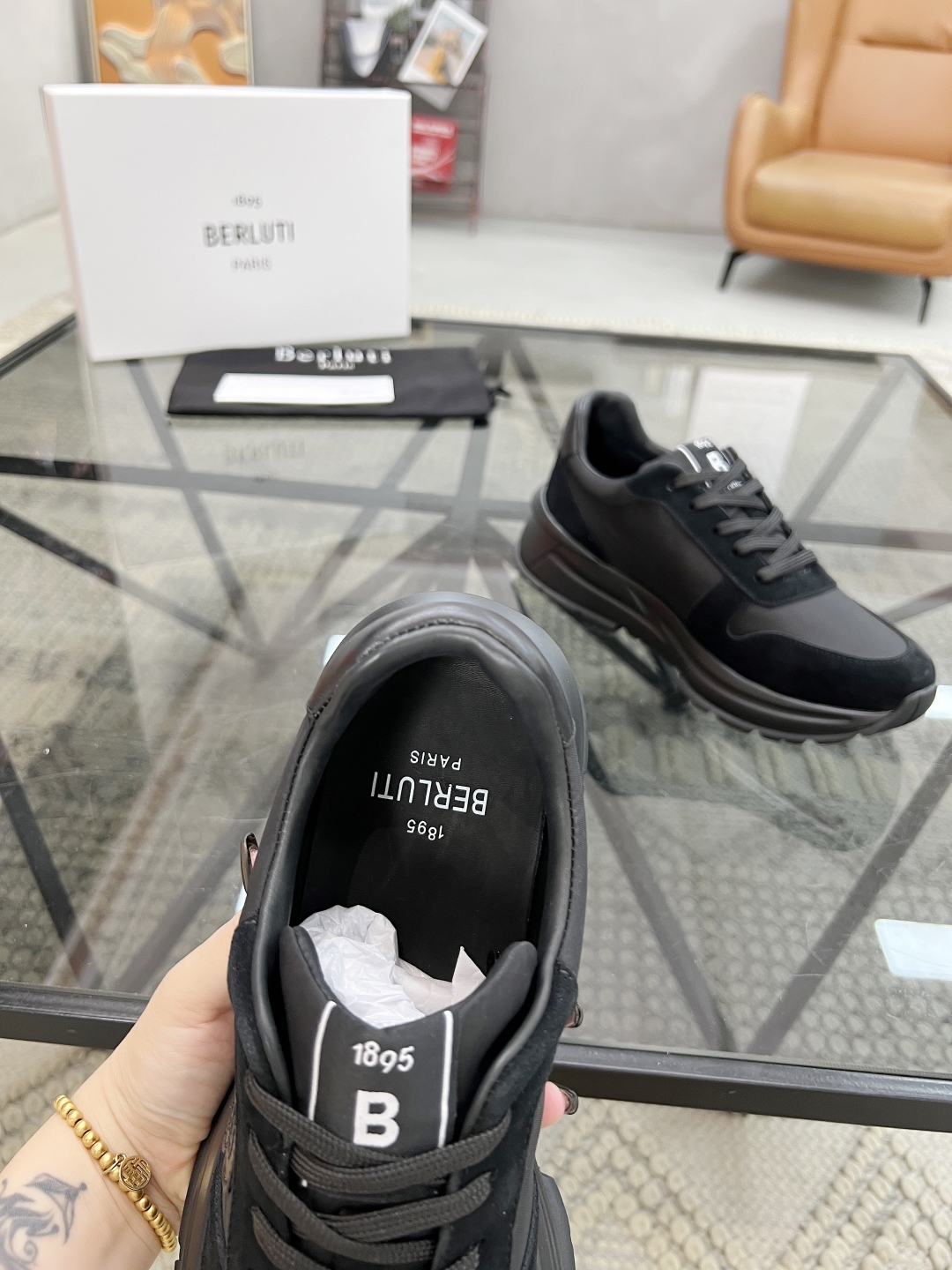  B 🔍顶级代购🇮🇹 布鲁 炸街男神运动鞋新品来袭 专柜同步发售原厂配置，意大利进口原版牛皮搭配帆布面料