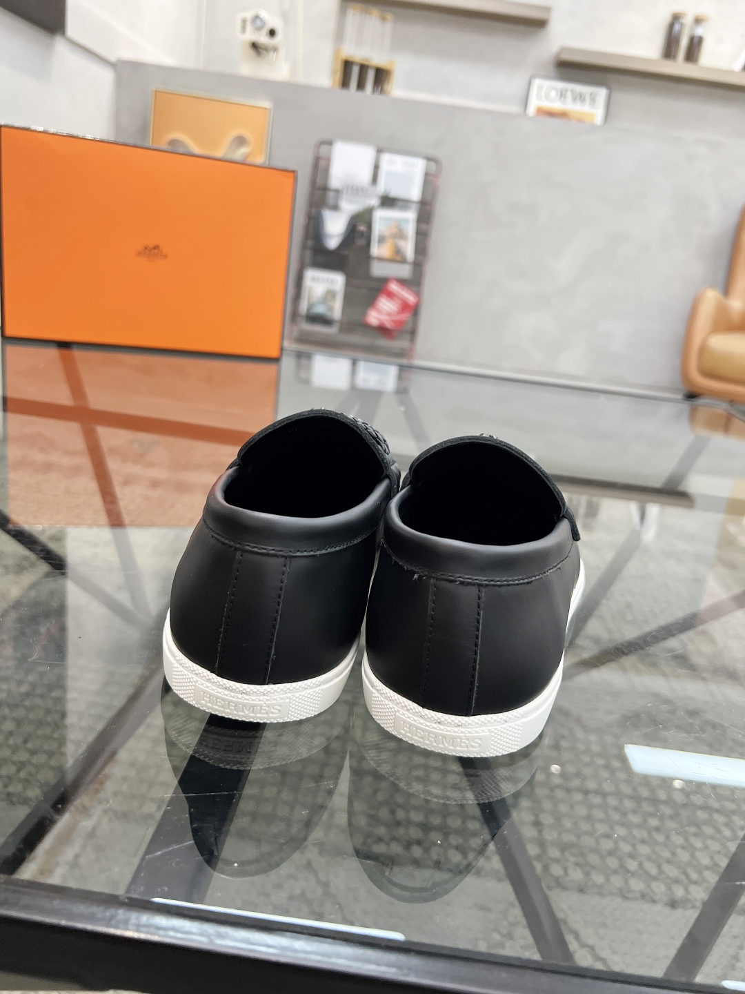  H 🔍顶级代购🇮🇹 爱 炸街男神套脚休闲鞋新品来袭专柜同步发售原厂配置，意大利进口原版牛皮面料，透气舒