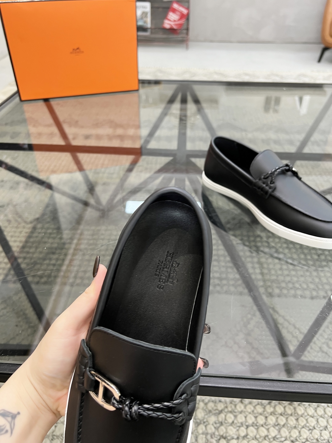  H 🔍顶级代购🇮🇹 爱 炸街男神套脚休闲鞋新品来袭专柜同步发售原厂配置，意大利进口原版牛皮面料，透气舒