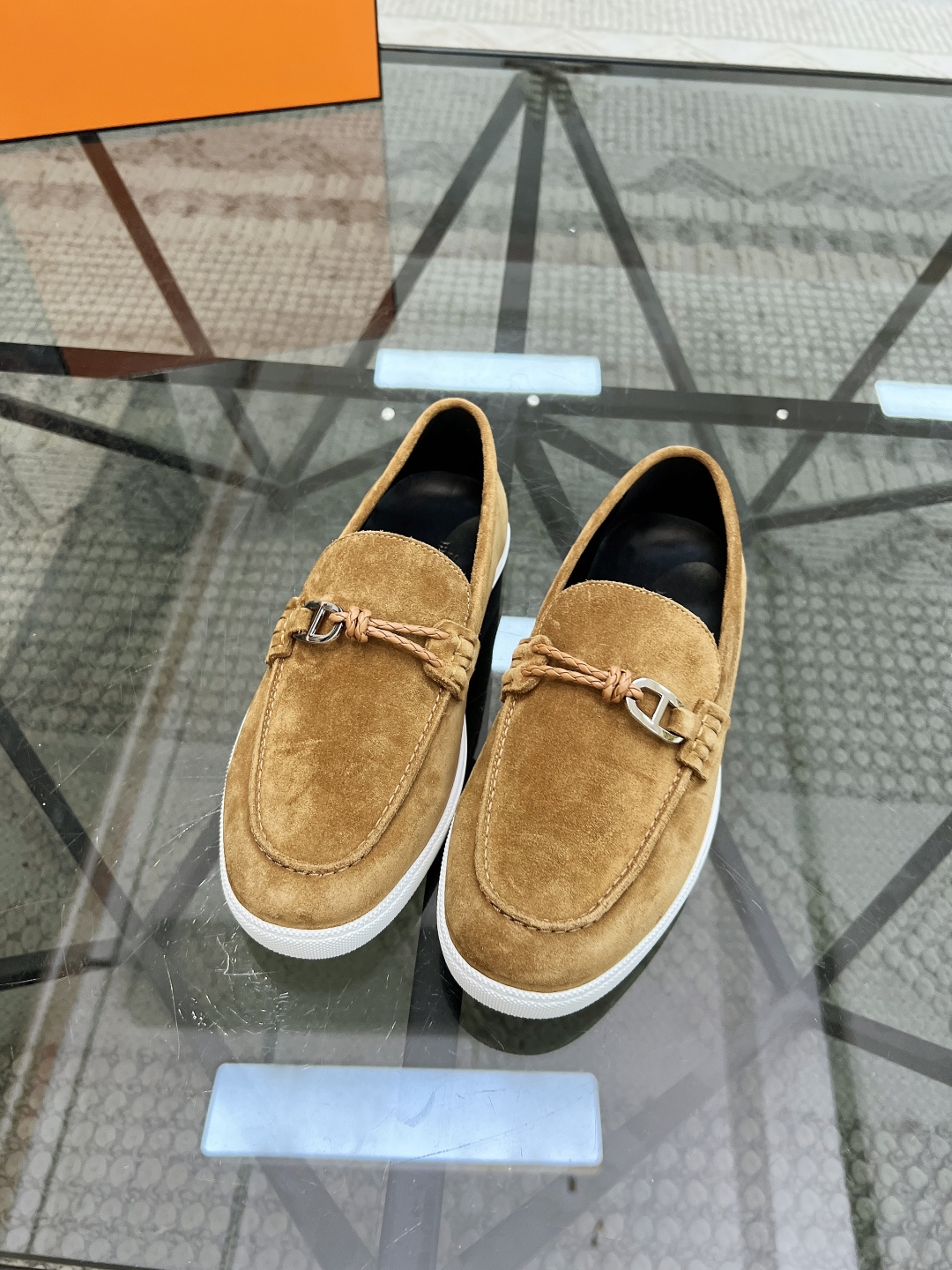  H 🔍顶级代购🇮🇹 爱 炸街男神套脚休闲鞋新品来袭专柜同步发售原厂配置，意大利进口原版牛皮面料，透气舒