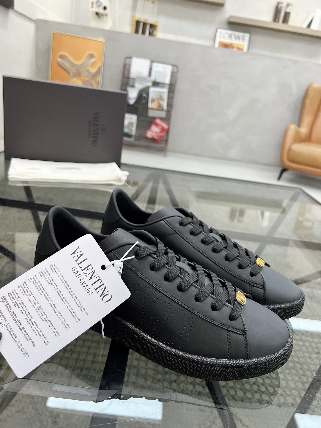  H 🔍顶级代购🇮🇹 华 炸街男神运动鞋新品，经反复试验终打造出完美版本，经典的华伦家高超拼接工艺技术瞬