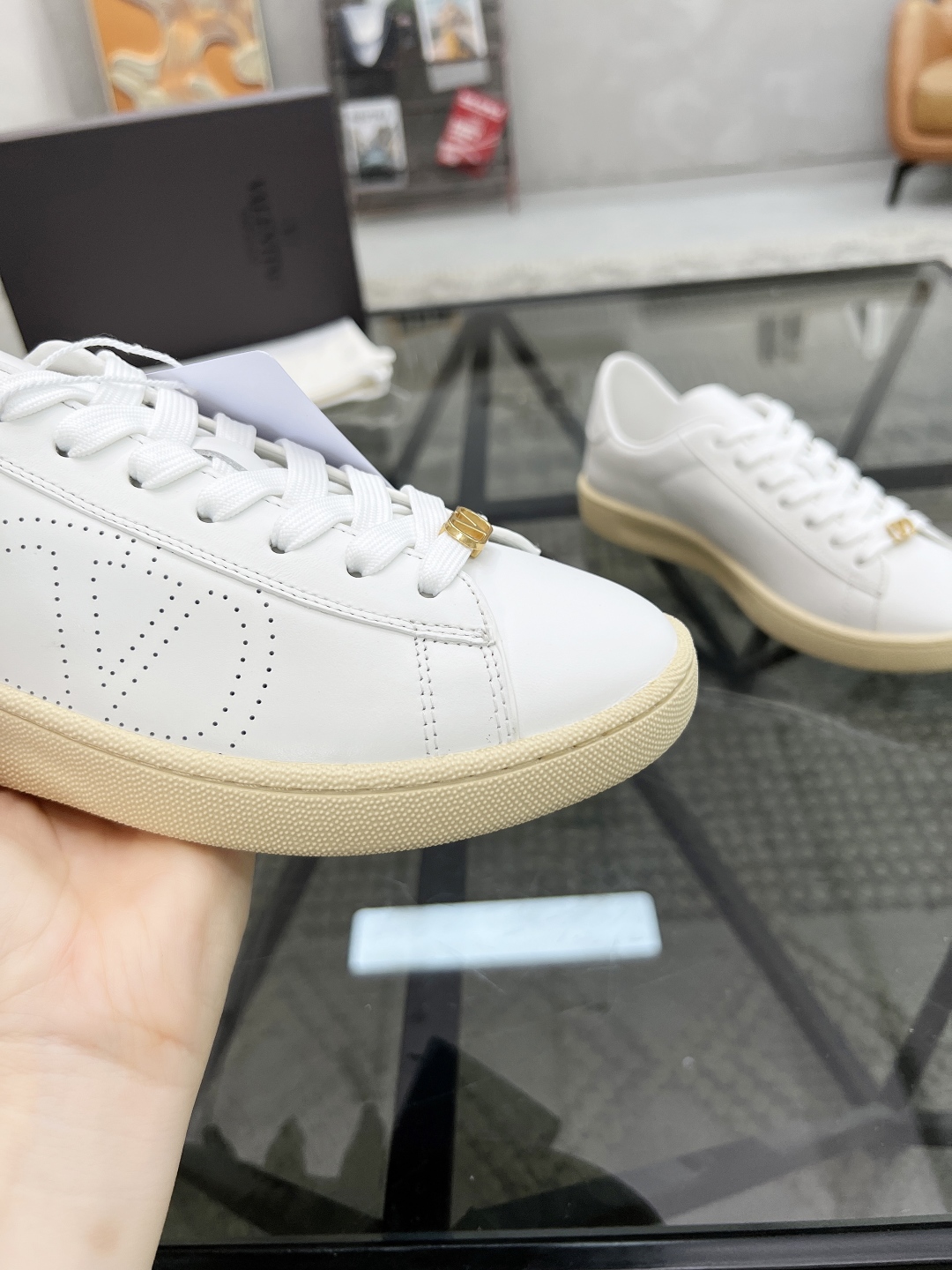  H 🔍顶级代购🇮🇹 华 炸街男神运动鞋新品，经反复试验终打造出完美版本，经典的华伦家高超拼接工艺技术瞬