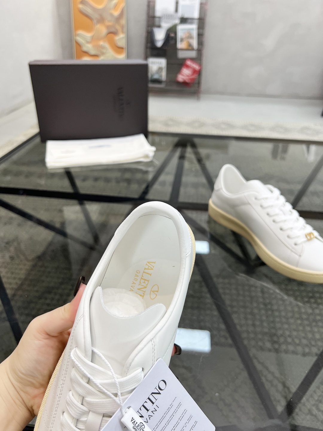  H 🔍顶级代购🇮🇹 华 炸街男神运动鞋新品，经反复试验终打造出完美版本，经典的华伦家高超拼接工艺技术瞬