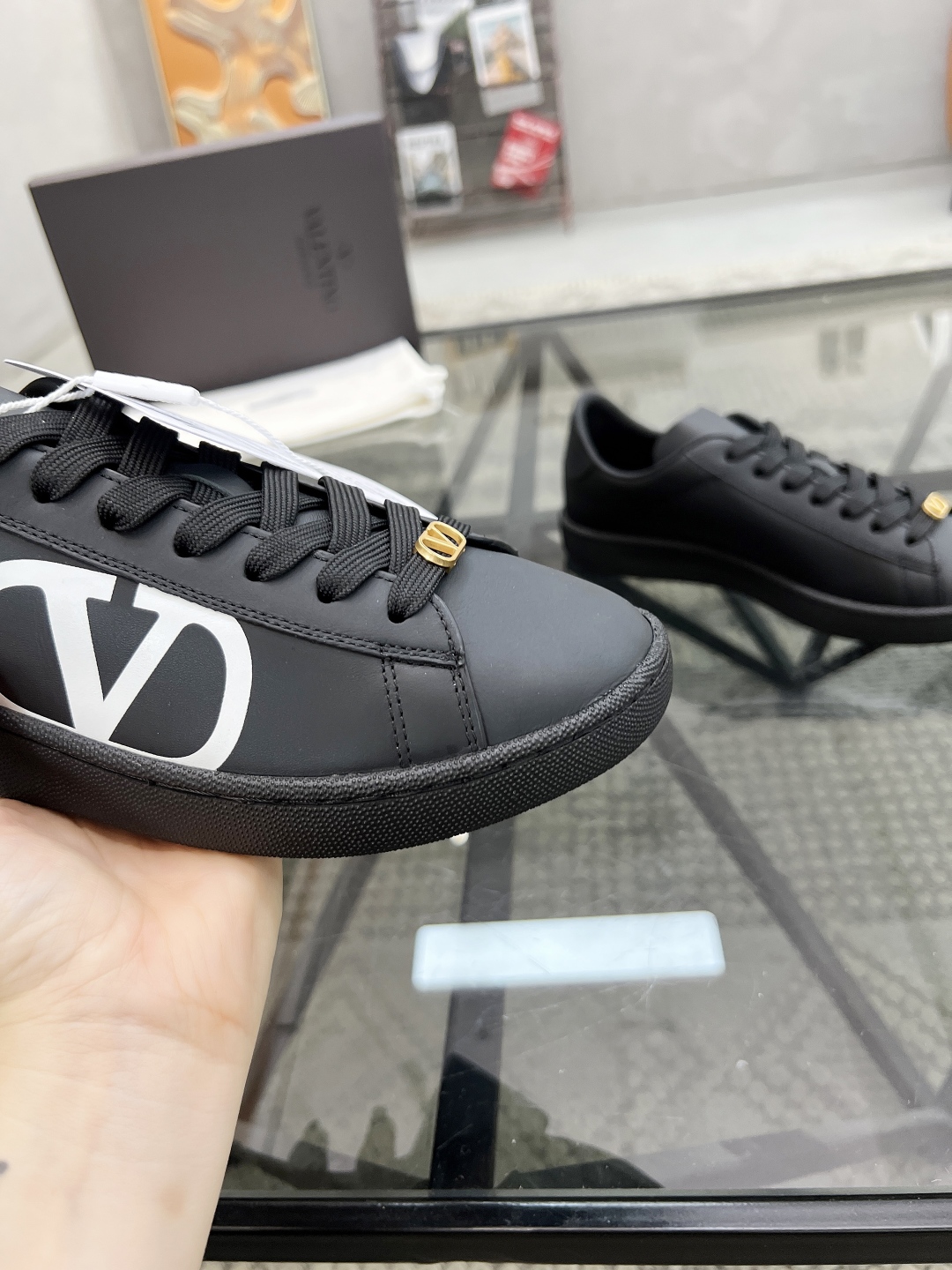 P340 H 🔍顶级代购🇮🇹 华 炸街男神运动鞋新品,经反复试验终打造出完美版本,经典的华伦家高超拼接工艺技术瞬间成为高富帅,意大利进口原版牛皮面料,柔软舒适牛皮内里 鞋底:原厂特供原版底超级舒适,原厂跟单货 🔍🔍高品质,可随意进出专柜,欢迎对比专柜同步,码数 38-45