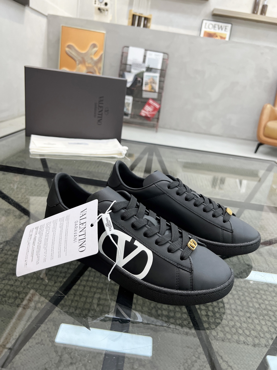 P340 H 🔍顶级代购🇮🇹 华 炸街男神运动鞋新品,经反复试验终打造出完美版本,经典的华伦家高超拼接工艺技术瞬间成为高富帅,意大利进口原版牛皮面料,柔软舒适牛皮内里 鞋底:原厂特供原版底超级舒适,原厂跟单货 🔍🔍高品质,可随意进出专柜,欢迎对比专柜同步,码数 38-45