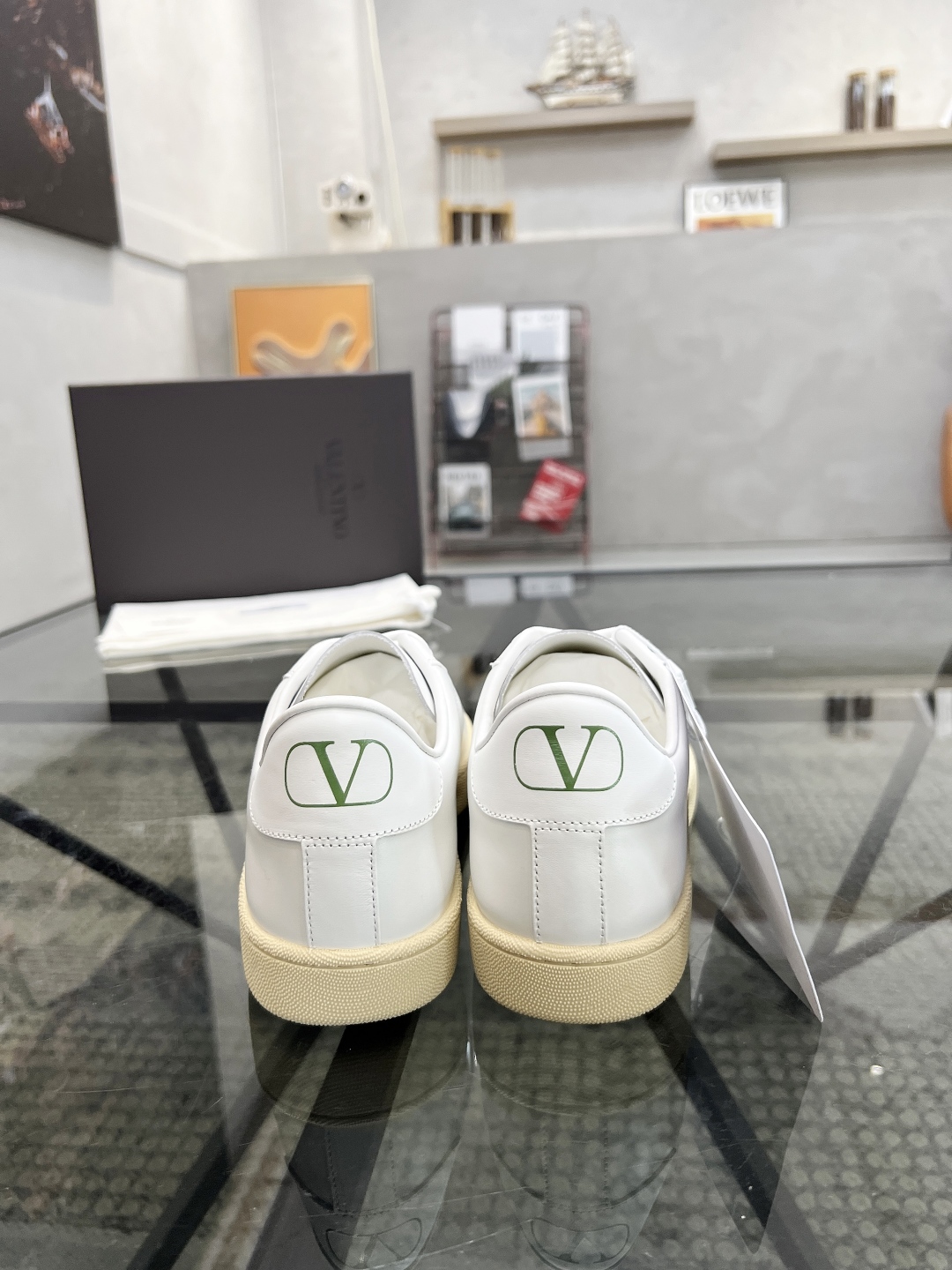 P340 H 🔍顶级代购🇮🇹 华 炸街男神运动鞋新品,经反复试验终打造出完美版本,经典的华伦家高超拼接工艺技术瞬间成为高富帅,意大利进口原版牛皮面料,柔软舒适牛皮内里 鞋底:原厂特供原版底超级舒适,原厂跟单货 🔍🔍高品质,可随意进出专柜,欢迎对比专柜同步,码数 38-45