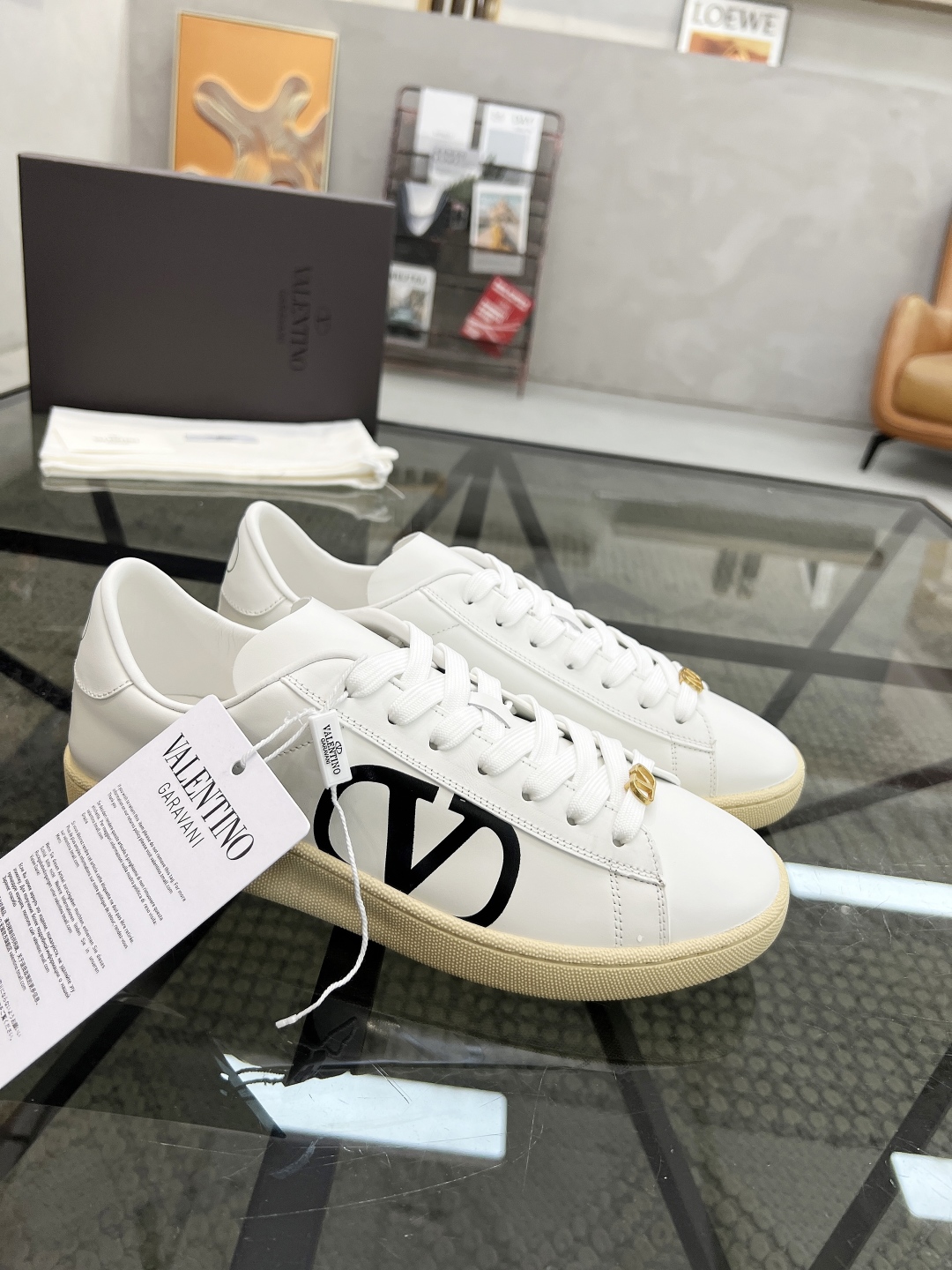 P340 H 🔍顶级代购🇮🇹 华 炸街男神运动鞋新品,经反复试验终打造出完美版本,经典的华伦家高超拼接工艺技术瞬间成为高富帅,意大利进口原版牛皮面料,柔软舒适牛皮内里 鞋底:原厂特供原版底超级舒适,原厂跟单货 🔍🔍高品质,可随意进出专柜,欢迎对比专柜同步,码数 38-45