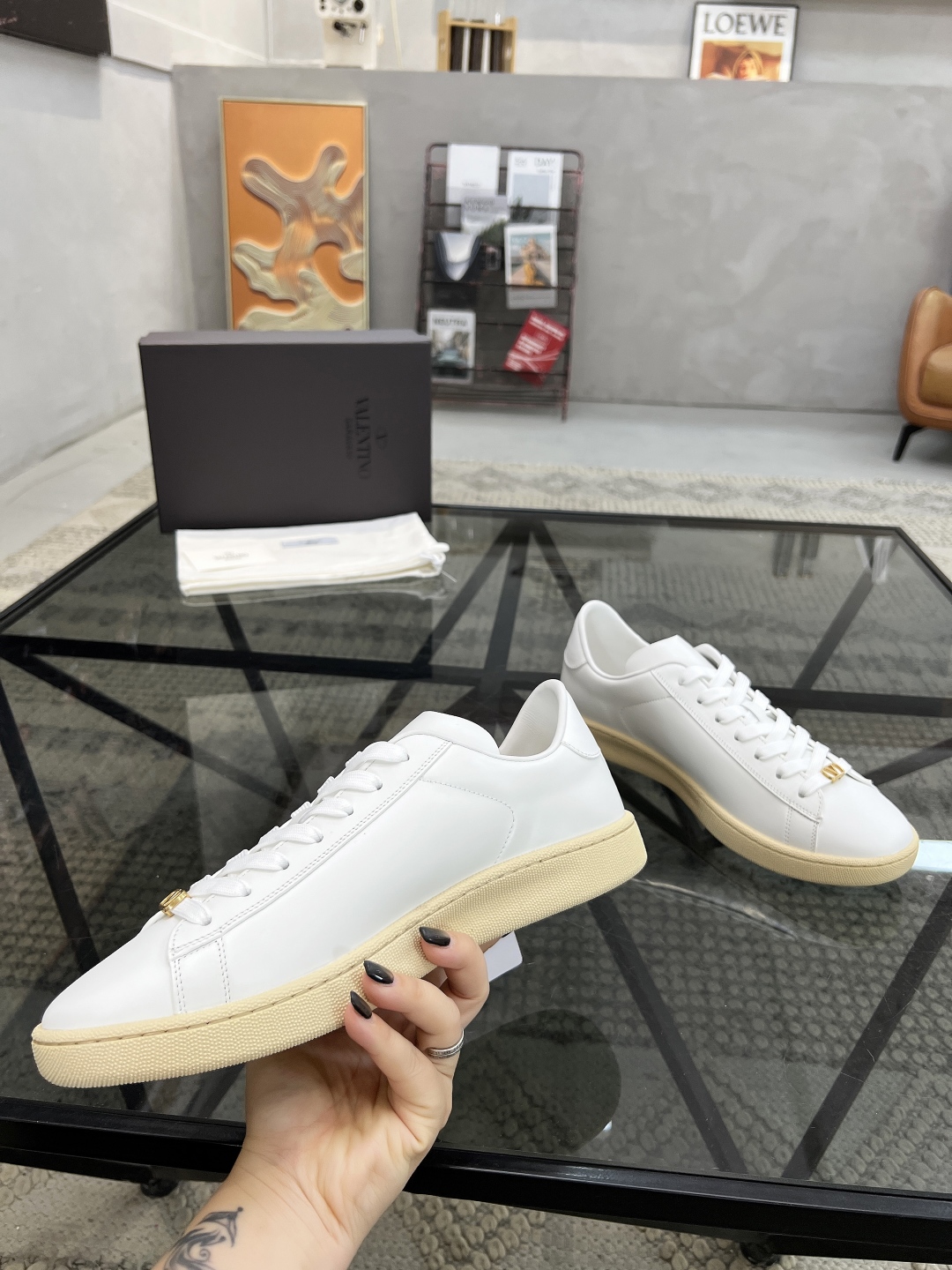 P330 H 🔍顶级代购🇮🇹 华 炸街男神运动鞋新品,经反复试验终打造出完美版本,经典的华伦家高超拼接工艺技术瞬间成为高富帅,意大利进口原版牛皮面料,柔软舒适牛皮内里 鞋底:原厂特供原版底超级舒适,原厂跟单货 🔍🔍高品质,可随意进出专柜,欢迎对比专柜同步,码数 38-45