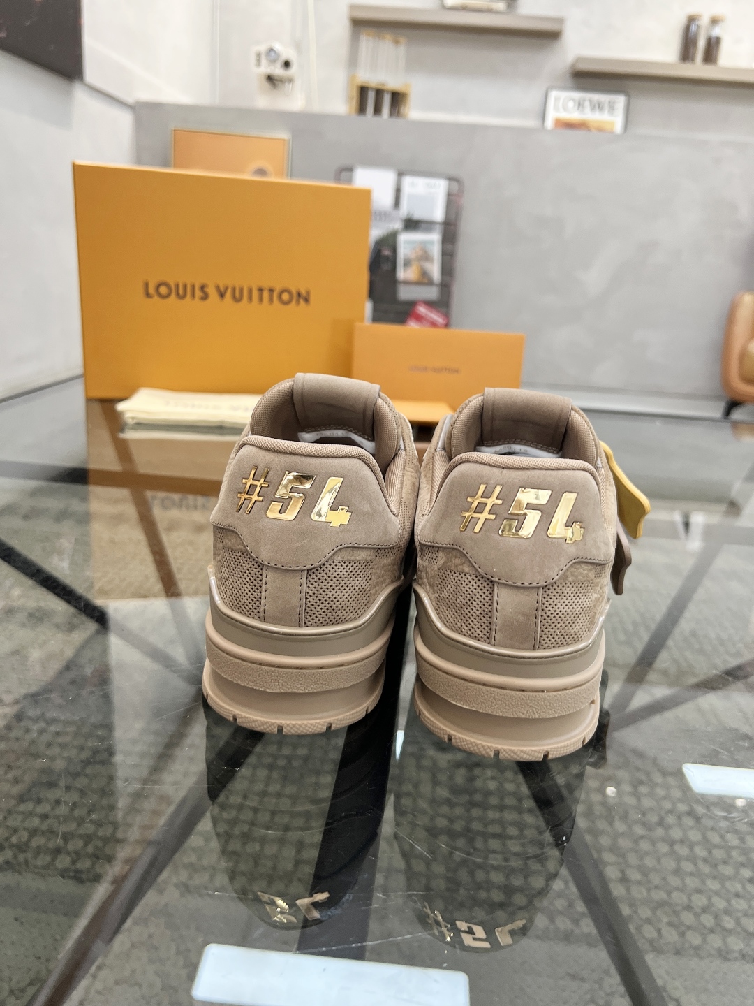  L 🔍顶级代购🇮🇹 路 炸街男神爆款运动板鞋专柜同步，鞋面意大利进口牛皮面料，高品质复杂拼接工艺品，进