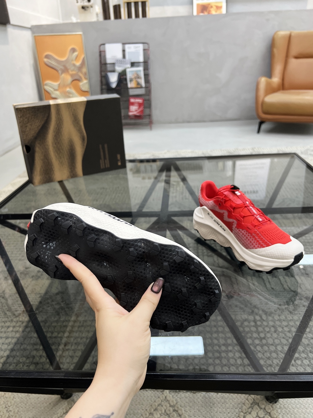 P400 S 🔍顶级代购🇮🇹 萨 炸街情侣👫款官网新品原单货专柜同步,鞋面意大利进口滴胶搭配飞织面料,潮达人爆款版面舒适大方,透气网布内里舒适,鞋底:原厂特供原版底,独家活动成型底超级舒适,原厂跟单货,🔍🔍高品质,可随意进出专柜,欢迎对比,女码 35-39 男码 39-44