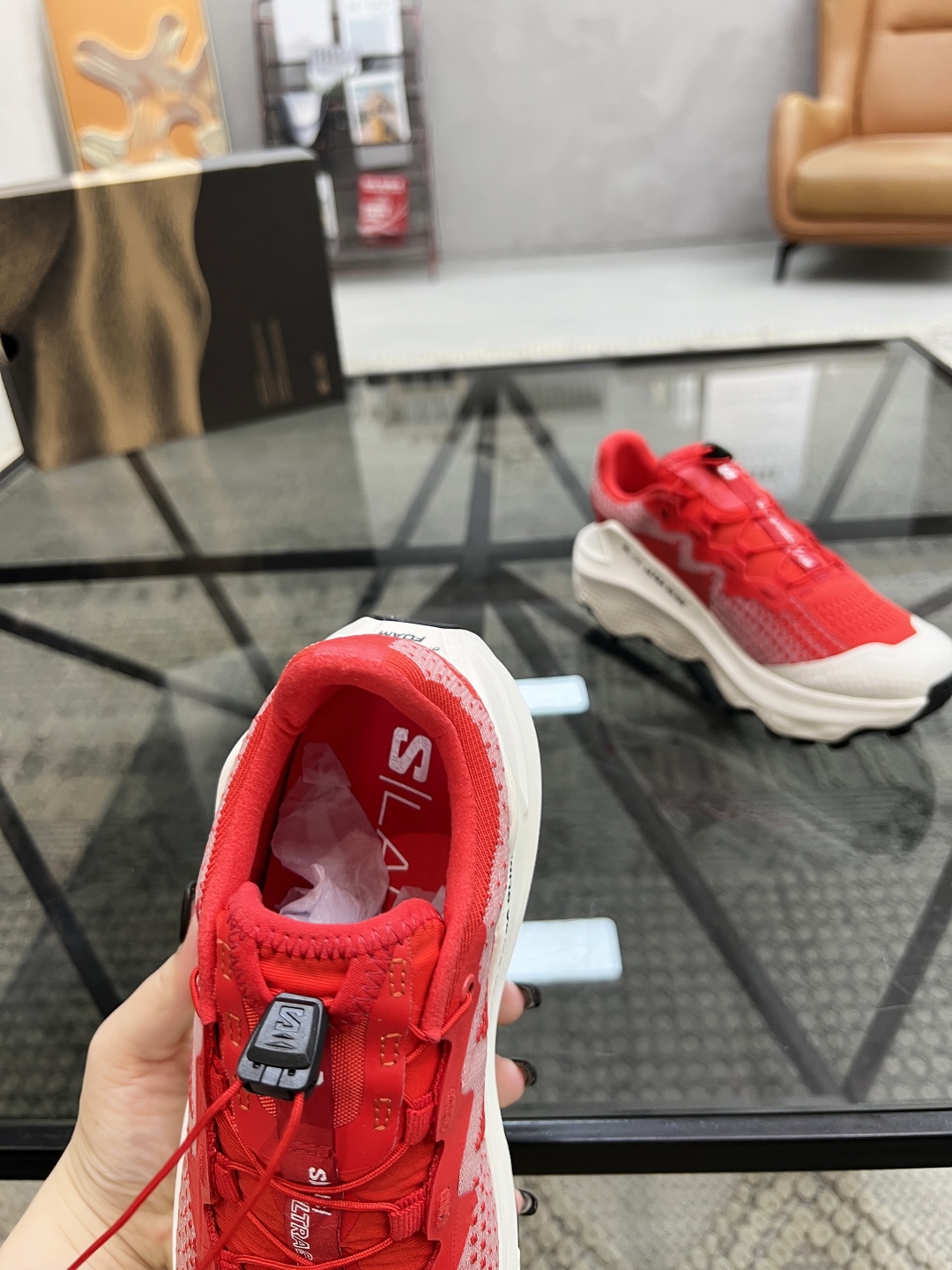 P400 S 🔍顶级代购🇮🇹 萨 炸街情侣👫款官网新品原单货专柜同步,鞋面意大利进口滴胶搭配飞织面料,潮达人爆款版面舒适大方,透气网布内里舒适,鞋底:原厂特供原版底,独家活动成型底超级舒适,原厂跟单货,🔍🔍高品质,可随意进出专柜,欢迎对比,女码 35-39 男码 39-44