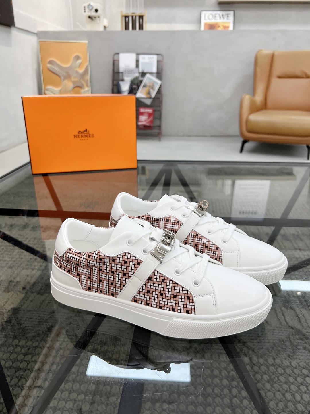 P380 H 🔍顶级代购🇮🇹 爱 炸街男神休闲鞋新品来袭专柜同步发售原厂配置,意大利进口原版牛皮搭配印花布面料,高品质拼接工艺潮男必备,全进口水染牛皮里垫,鞋底:原厂特供原版底超级舒适,原厂跟单货 🔍🔍高品质,可随意进出专柜,欢迎对比专柜同步,码数 38-44( 订 45 )