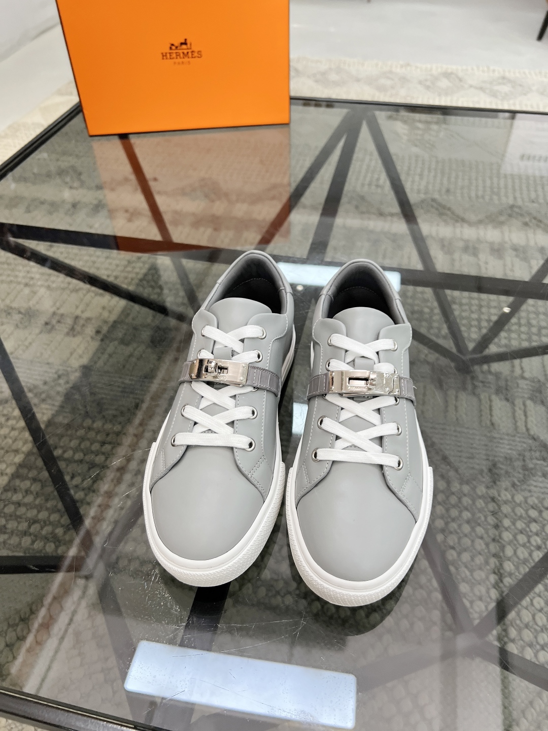  H 🔍顶级代购🇮🇹 爱 炸街男神休闲鞋新品来袭专柜同步发售原厂配置，意大利进口原版牛皮面料，高品质拼接