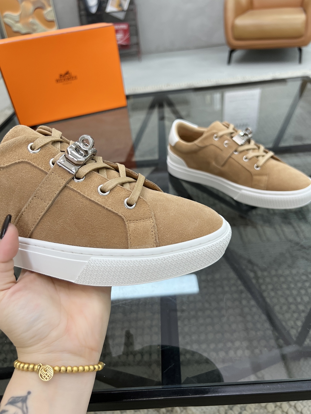 P380 H 🔍顶级代购🇮🇹 爱 炸街男神休闲鞋新品来袭专柜同步发售原厂配置,意大利进口原版牛皮面料,高品质拼接工艺潮男必备,全进口水染牛皮里垫,鞋底:原厂特供原版底超级舒适,原厂跟单货 🔍🔍高品质,可随意进出专柜,欢迎对比专柜同步,码数 38-44( 订 45 )