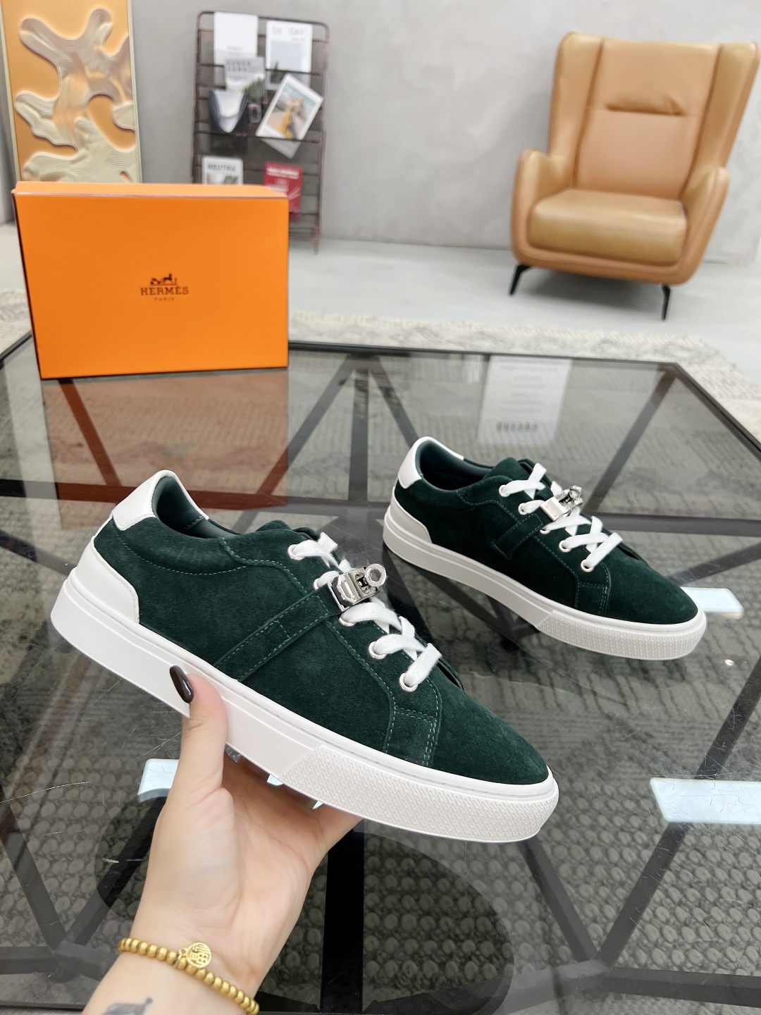 P380 H 🔍顶级代购🇮🇹 爱 炸街男神休闲鞋新品来袭专柜同步发售原厂配置,意大利进口原版牛皮面料,高品质拼接工艺潮男必备,全进口水染牛皮里垫,鞋底:原厂特供原版底超级舒适,原厂跟单货 🔍🔍高品质,可随意进出专柜,欢迎对比专柜同步,码数 38-44( 订 45 )