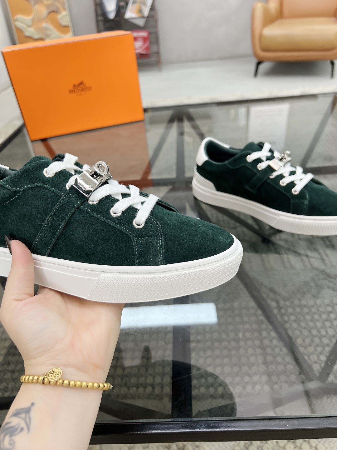P380 H 🔍顶级代购🇮🇹 爱 炸街男神休闲鞋新品来袭专柜同步发售原厂配置,意大利进口原版牛皮面料,高品质拼接工艺潮男必备,全进口水染牛皮里垫,鞋底:原厂特供原版底超级舒适,原厂跟单货 🔍🔍高品质,可随意进出专柜,欢迎对比专柜同步,码数 38-44( 订 45 )