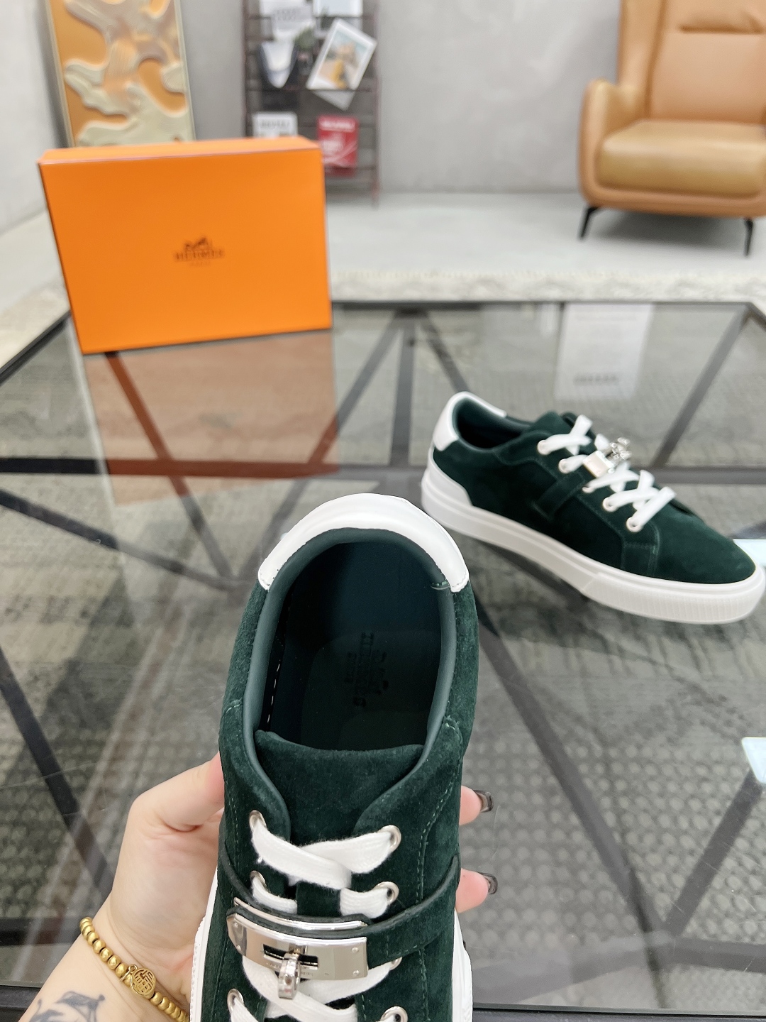 P380 H 🔍顶级代购🇮🇹 爱 炸街男神休闲鞋新品来袭专柜同步发售原厂配置,意大利进口原版牛皮面料,高品质拼接工艺潮男必备,全进口水染牛皮里垫,鞋底:原厂特供原版底超级舒适,原厂跟单货 🔍🔍高品质,可随意进出专柜,欢迎对比专柜同步,码数 38-44( 订 45 )