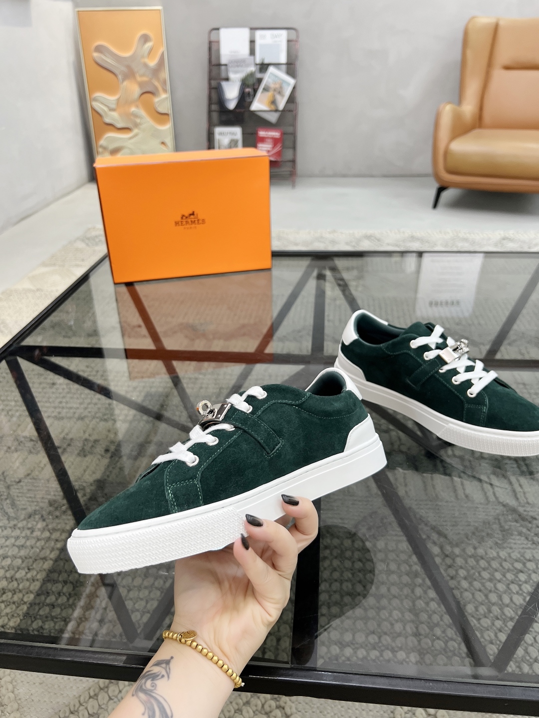 P380 H 🔍顶级代购🇮🇹 爱 炸街男神休闲鞋新品来袭专柜同步发售原厂配置,意大利进口原版牛皮面料,高品质拼接工艺潮男必备,全进口水染牛皮里垫,鞋底:原厂特供原版底超级舒适,原厂跟单货 🔍🔍高品质,可随意进出专柜,欢迎对比专柜同步,码数 38-44( 订 45 )