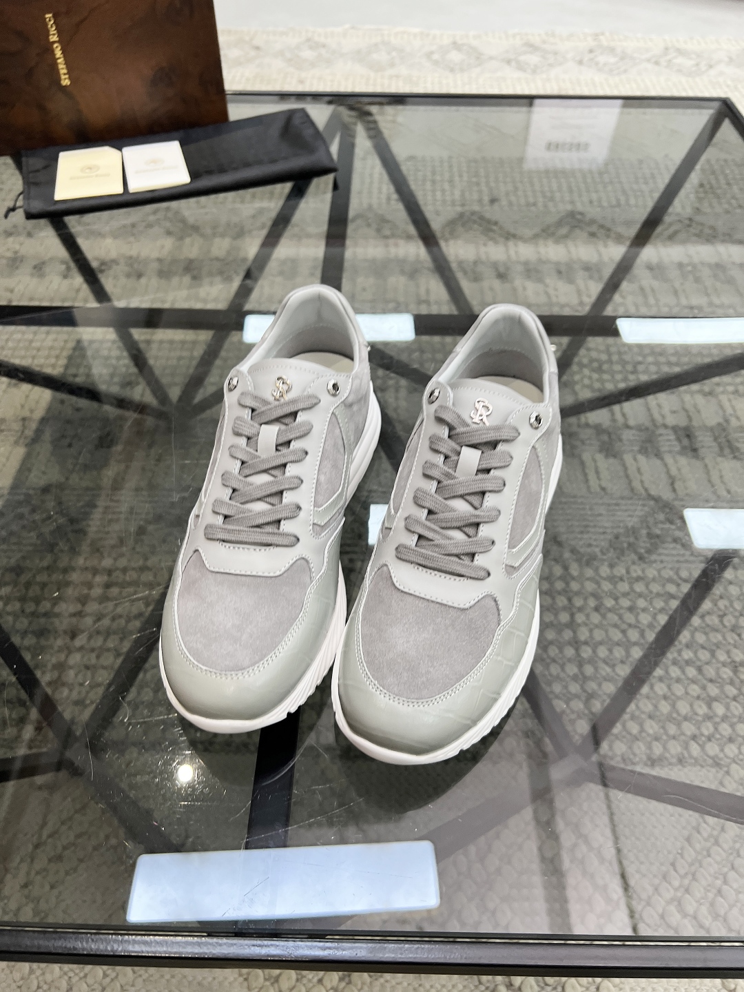  S 🔍顶级代购🇮🇹 史 炸街男神休闲运动鞋爆款专柜新品同步，鞋面意大利进口牛皮面料，经典大方版面男士气