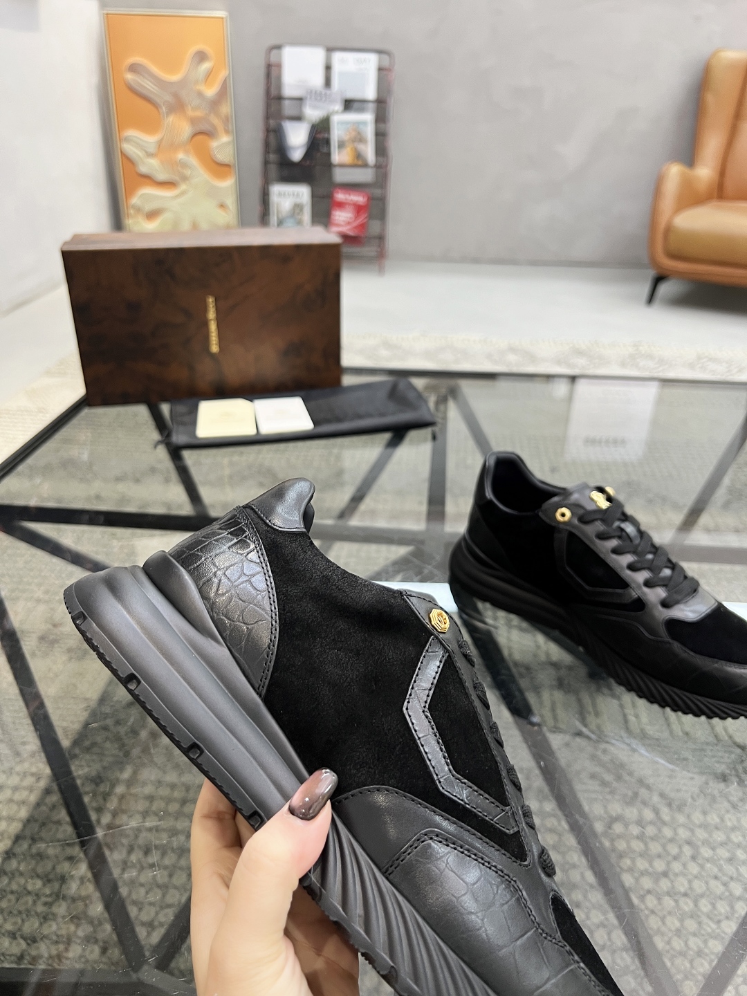 P540 S 🔍顶级代购🇮🇹 史 炸街男神休闲运动鞋爆款专柜新品同步,鞋面意大利进口牛皮面料,经典大方版面男士气质,进口水染牛皮内里垫,鞋底:原厂特供原版底,独家活动成型底超级舒适,原厂跟单货,🔍🔍高品质,可随意进出专柜,欢迎对比,码数 39-44(订 45)